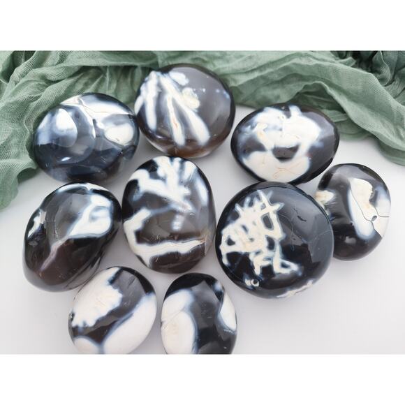 Orca Agate Palm Stone - Picture 2 of 8